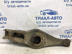 Важіль задньої підвіски нижній поперечний (під пружину) Mitsubishi Pajero Wagon 3 3.2 ДИЗЕЛЬ (б/у)