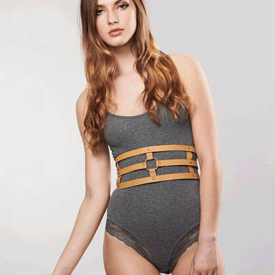 Широкий пояс із наручниками MAZE Bijoux Indiscrets бежевий