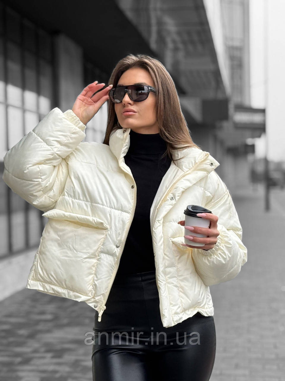 Куртка жіноча демісезонна з кишенями без капюшона норма 42-44, молочного кольору
