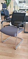 КРІСЛО КОНФЕРЕНЦІЙНЕ НА ПОЛОЗАХ ENDICO темно-сірий розпродаж