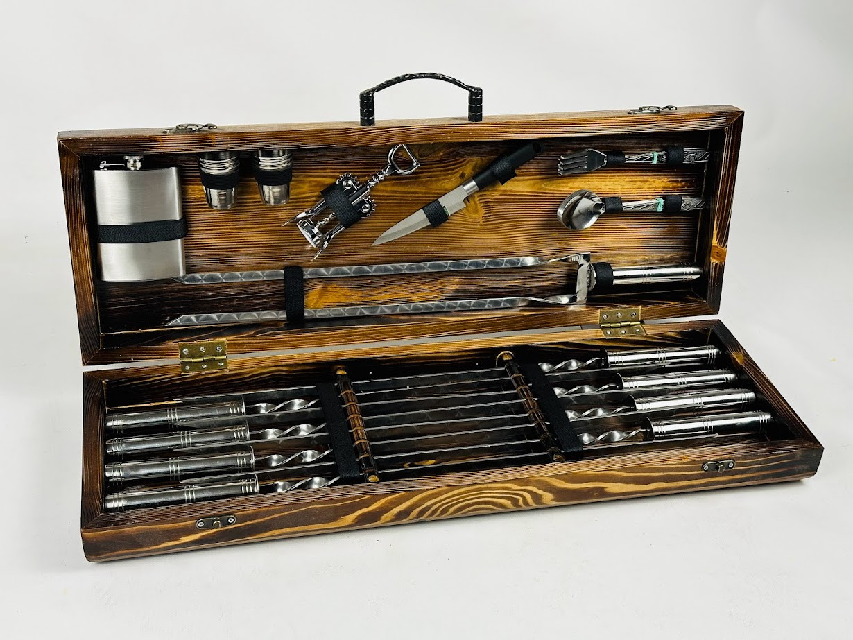 Набір шампурів Сталевий ручної роботи. Шашличний набір шампурів у дерев'яному кейсі.