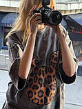 Жіноча сіра вареняафутболка в стилі оверсайз з леопардовим принтом, фото 2