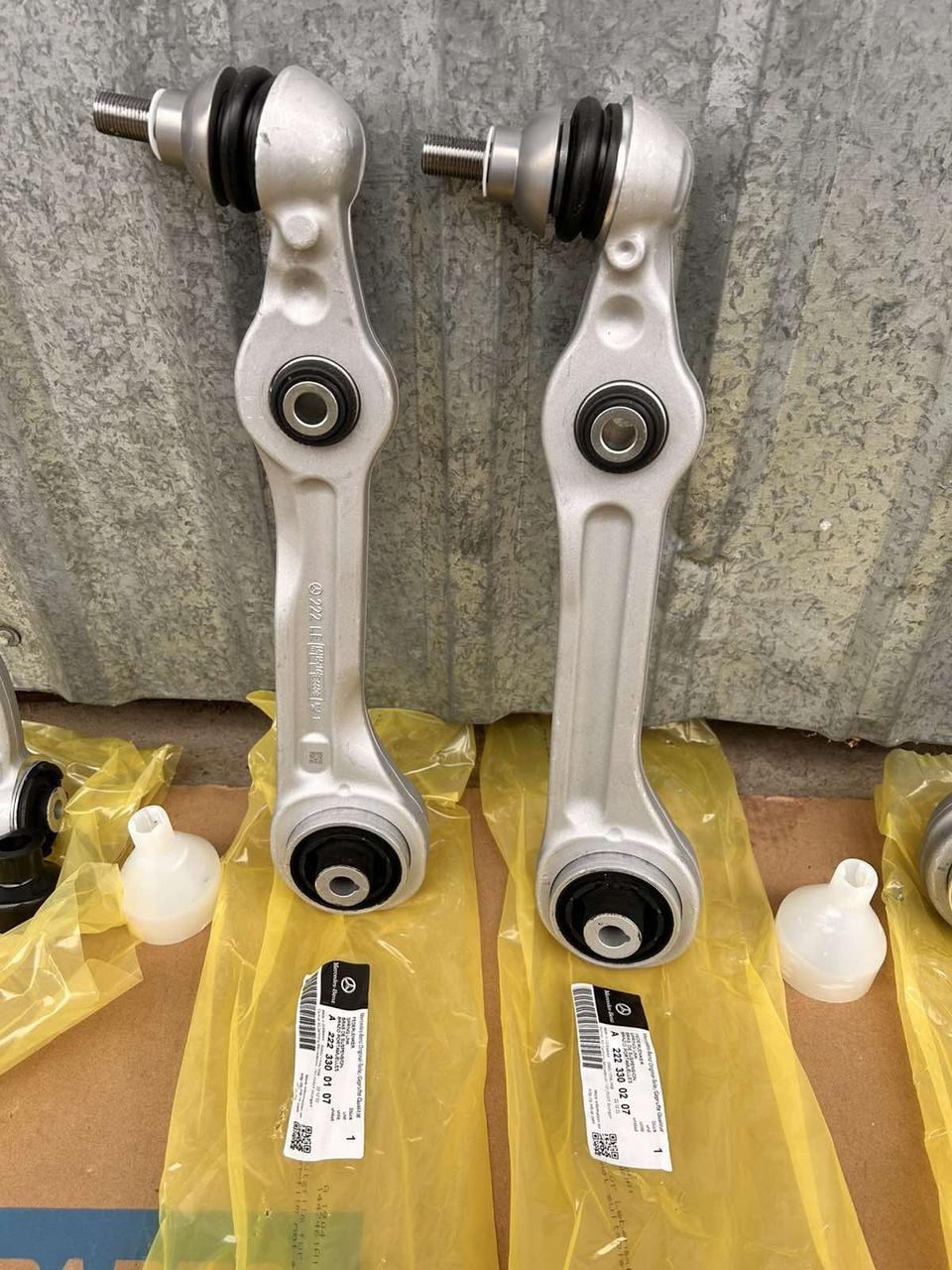 Важіль передній нижній амортизаційної стійки лівий Mercedes S W222 A2223300107, фото 1