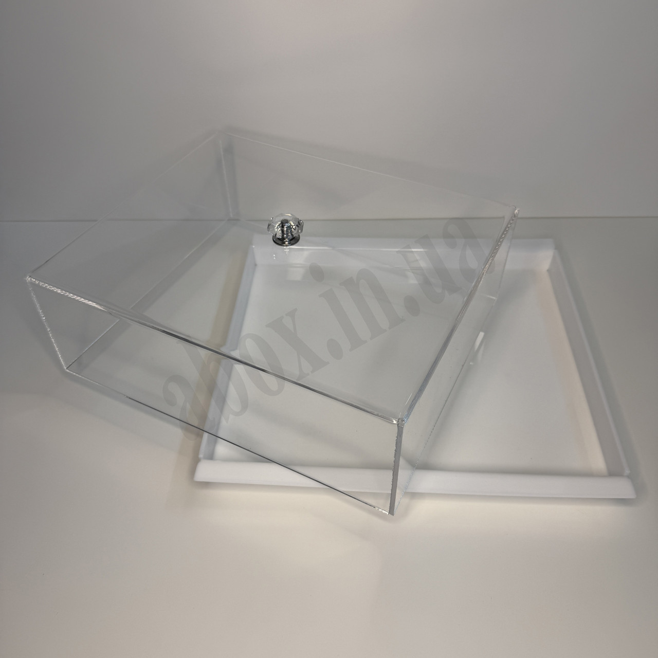 Кришка для десертів з білим піддоном 30Х30см