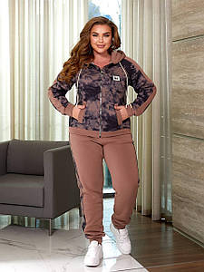 Комфортний жіночий костюм