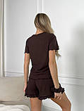 Коричневий жіночий трикотажний костюм для дому: шорти, футболка, гумка для волосся, фото 8