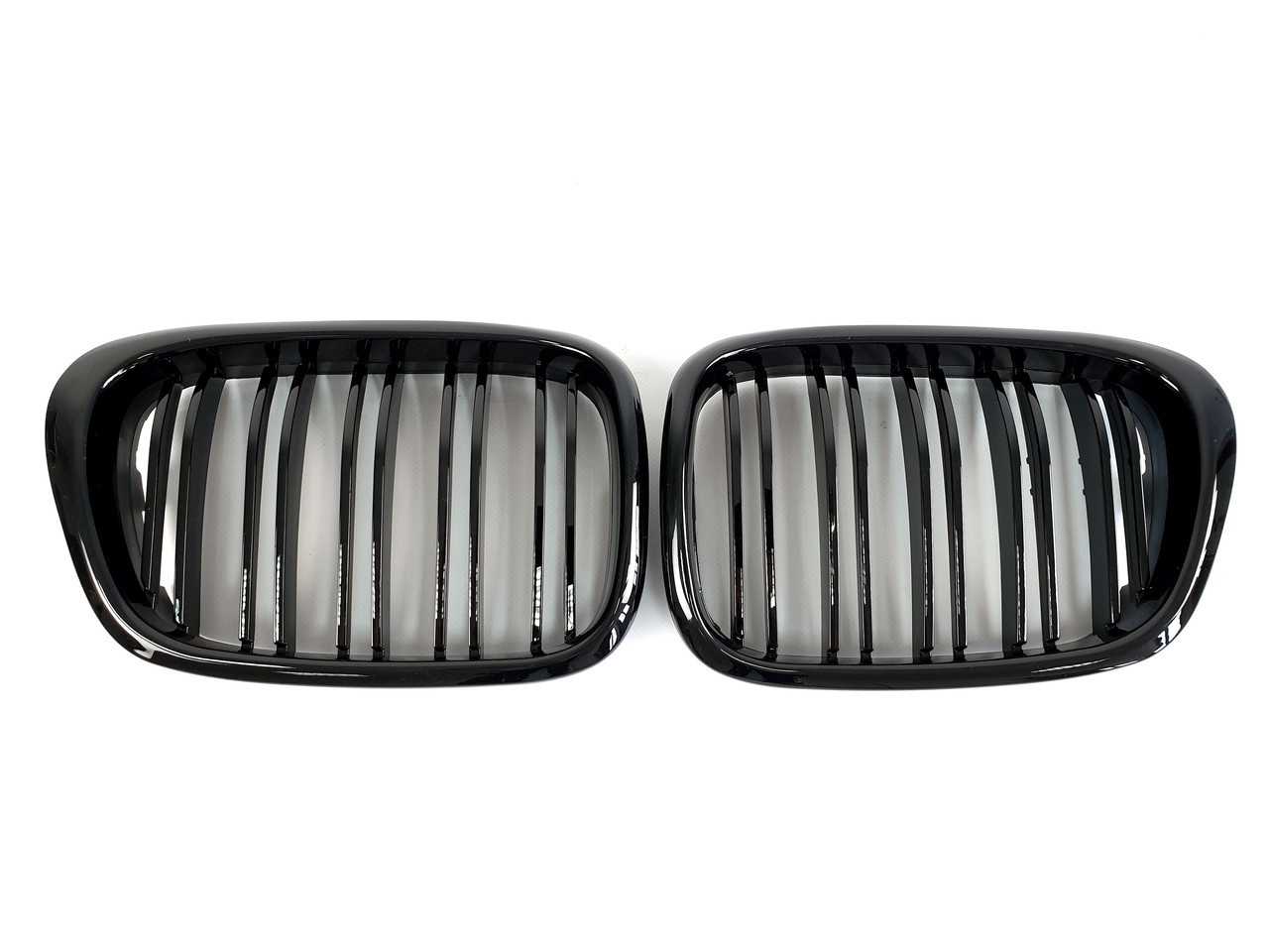 Ніздрі Чорний глянець ( Подвійні M-Look ) на BMW 5 Series E39 1996-2004 року