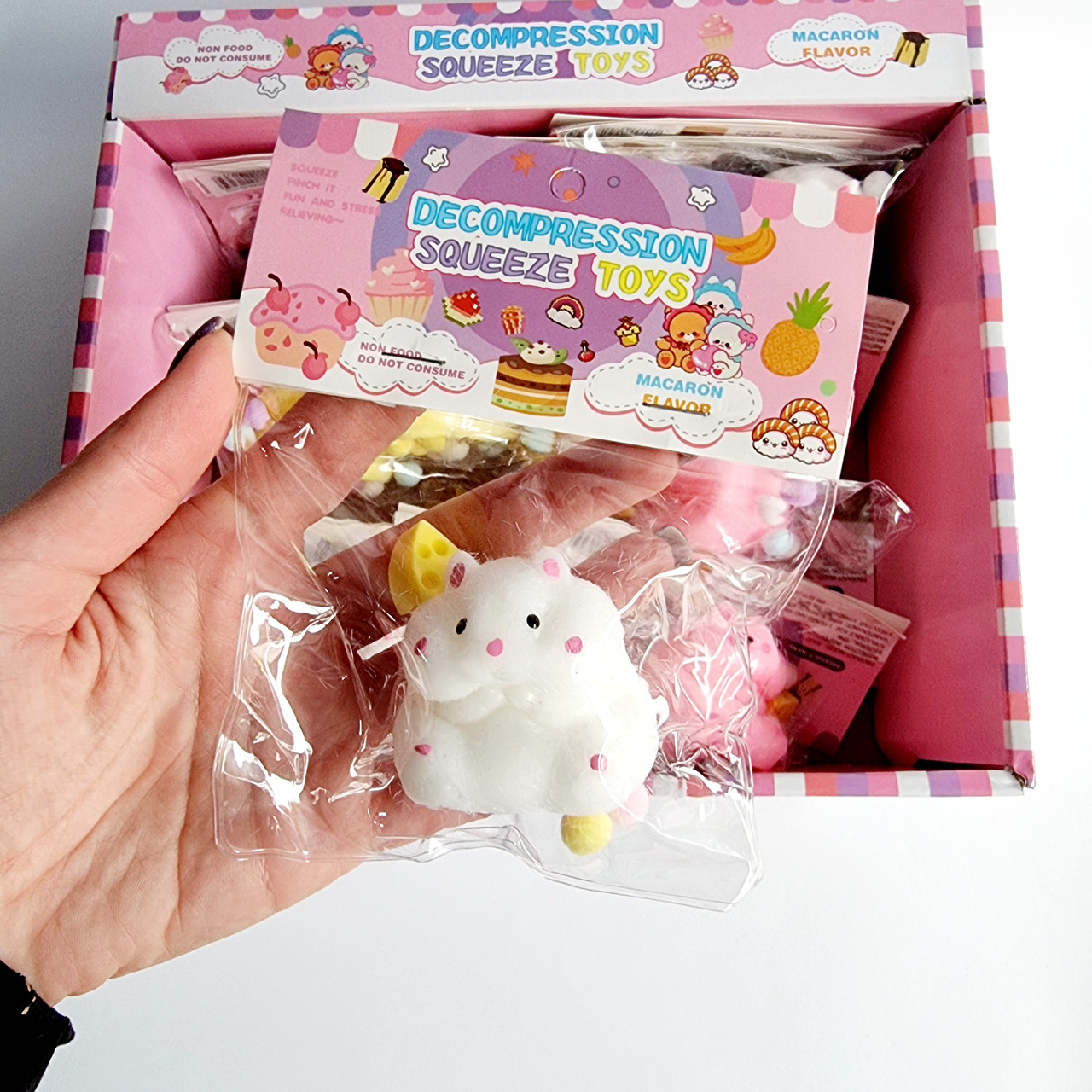 Іграшка антистрес Хом'як із сиром пухнасті, 5 см 16 шт упаковка