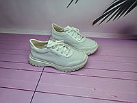 Кросівки жіночі шкіряні перфорація