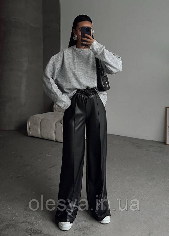 Жіночі модні штани з екошкіри в спортивному стилі Розміри 42-46, фото 1