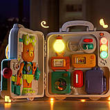 Дитячий ігровий розвиваючий бізіборд валізка для дітей з УКРАЇНСЬКОЮ ОЗВУЧКОЮ та підсвічуванням від 18 місяців, фото 7