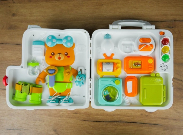 Бізіборд для дівчинки