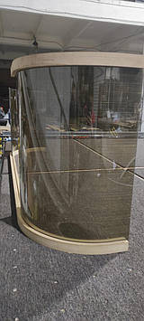 Гнуте скло для меблів