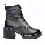 Черевики чорні жіночі із замком та шнурівкою шкіряні на вовні  та товстій підошві Mida 240601(1Ш) розмір 36, фото 4