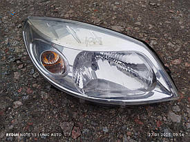 Фара передня права Рено Сандеро 1 (Renault Sandero 1) б/в 8200733877