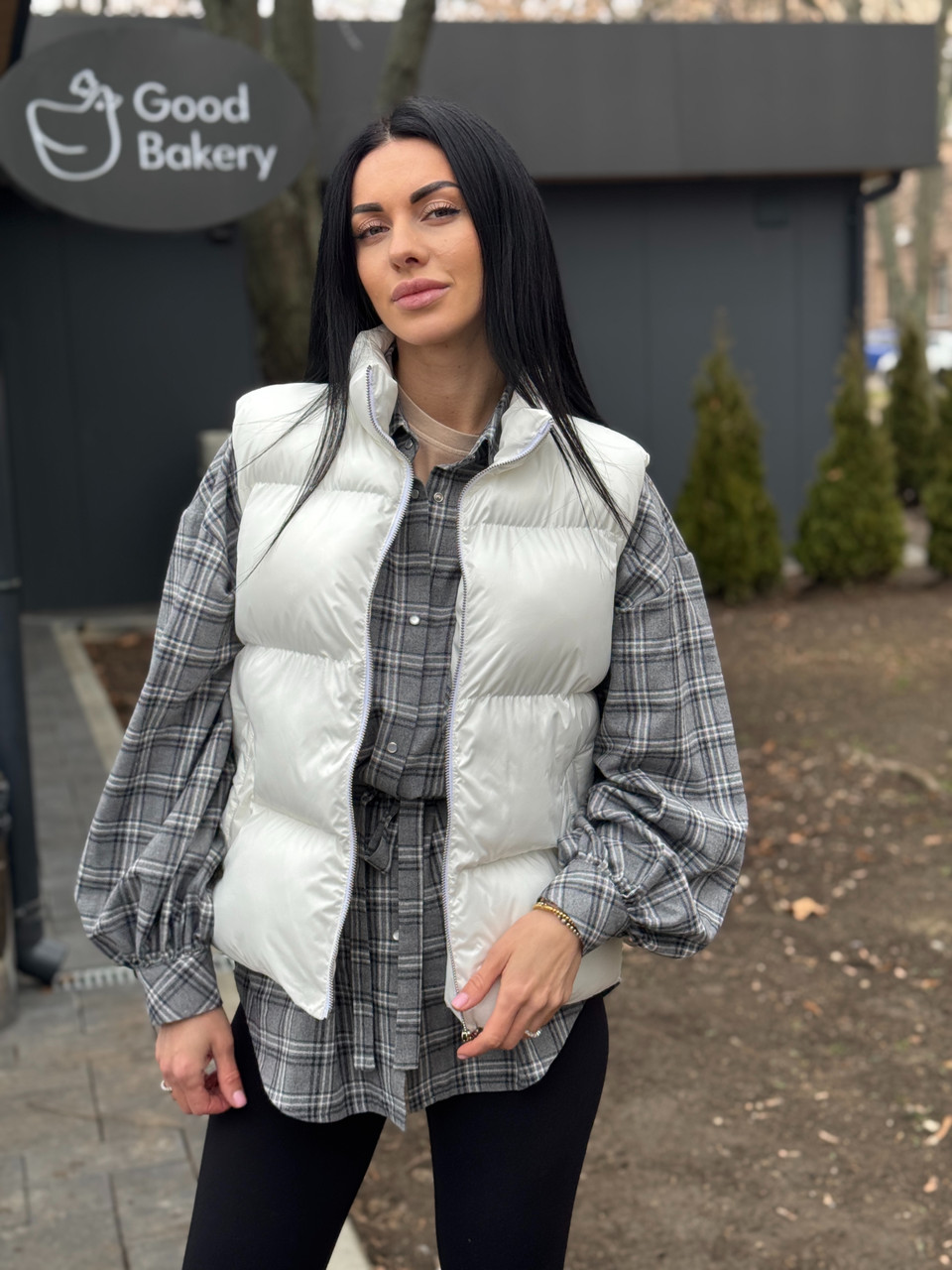 Стильний утеплений жилет з еко пухом