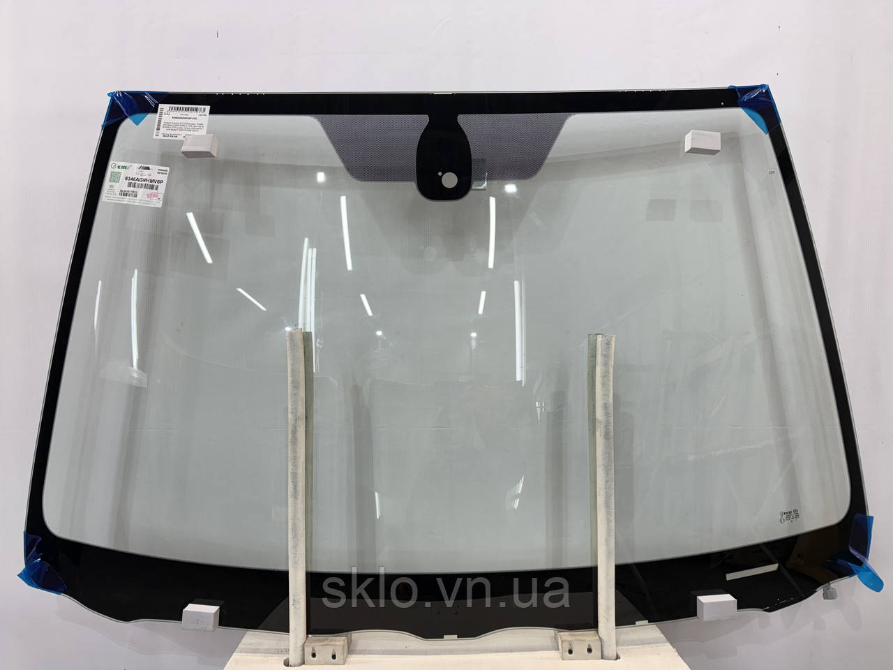 Лобове скло Toyota Avensis II (T250) (2003-2008) Тойота Авенсіс II (T250) з Датчиком дощу та світла з кріпленням