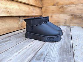 Угги ЧЕРНЫЕ BLACK эко Кожа Мини с лейбл UGG короткие на высокой платформе зима ботинки полусапожки женские, фото 4
