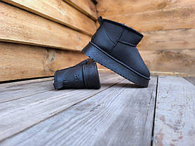 Угги ЧЕРНЫЕ BLACK эко Кожа Мини с лейбл UGG короткие на высокой платформе зима ботинки полусапожки женские, фото 3