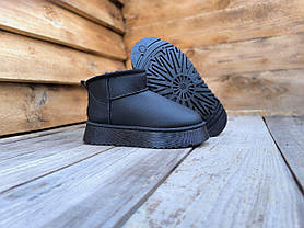 Угги ЧЕРНЫЕ BLACK эко Кожа Мини с лейбл UGG короткие на высокой платформе зима ботинки полусапожки женские, фото 6
