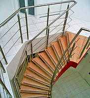 Перила/огородження з нержавійки AISI 304, поручень Ø38 мм, стійка Ø32 мм, 3 ригелі Ø10 мм, фланцеве кріплення