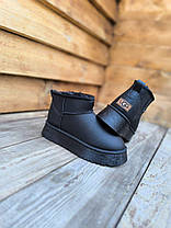 Уги Чорні BLACK екошкіра Міні з лейбл UGG короткі на високій платформі зима черевики напівчоботи жіночі, фото 4