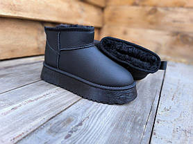 Уги Чорні BLACK екошкіра Міні з лейбл UGG короткі на високій платформі зима черевики напівчоботи жіночі, фото 5
