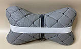 Подушка в авто під голову з Екошкіри Світло-сіра автоподушка підголовник подушка для автомобіля під шию, фото 2
