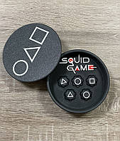 Настільна гра Gonggi Гонгі з серіалу "Гра в кальмара", чорний кейс з чорними кубиками, з написом "Squid Game"