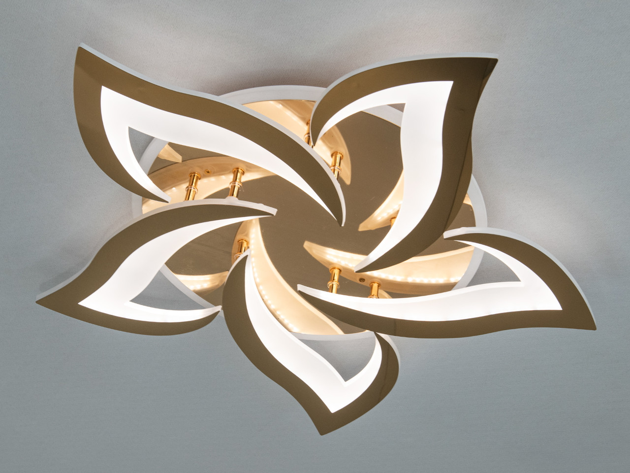 Елегантна LED люстра з димером і пультом, золота, 75 Вт для залу 8146/5G LED 3color dimmer