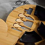 Дошка для сиру і закусок бамбукова кругла з ножами, дерев'яна менажниця діаметр 33 см колір чорний, фото 2