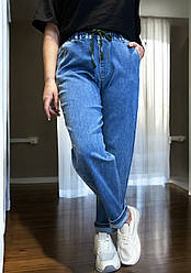 Жіночі джинси МОМ блакитного кольору пояс резинка зі шнурівкою розміри 54, 56, 58