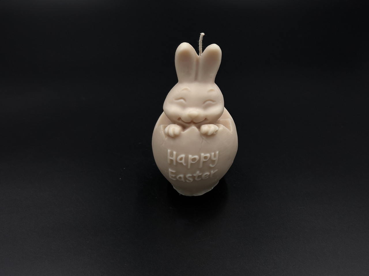 Свічка соєва "Happy Easter "зайчик в яйці 10см 125грам. Колір бежевий.