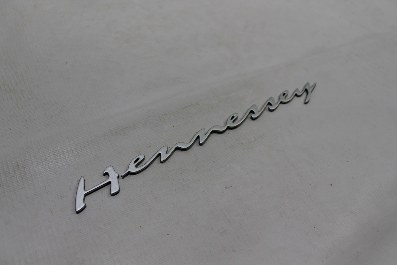 Напис Hennessey (метал) сірий мат, фото 1