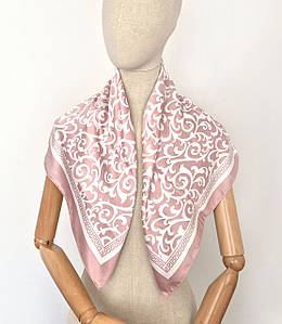 Хустка модна жіноча шовкова Офелія вензель пудрово-рожевий