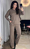 Кавовий жіночий костюм із трикотажу в рубчик: вільні штани та кофта, фото 5