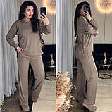 Кавовий жіночий костюм із трикотажу в рубчик: вільні штани та кофта, фото 4