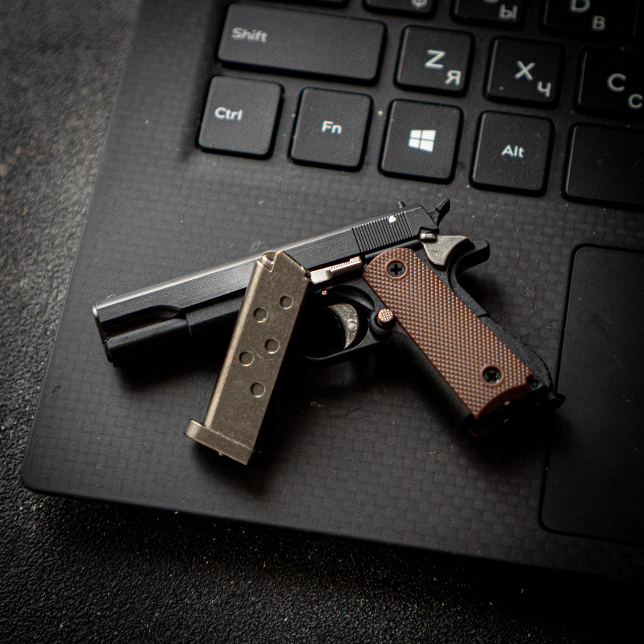 Брелок пістолет Антистрес M1911 чорний іграшка з металу 1:3 фіджет EDC, фото 1