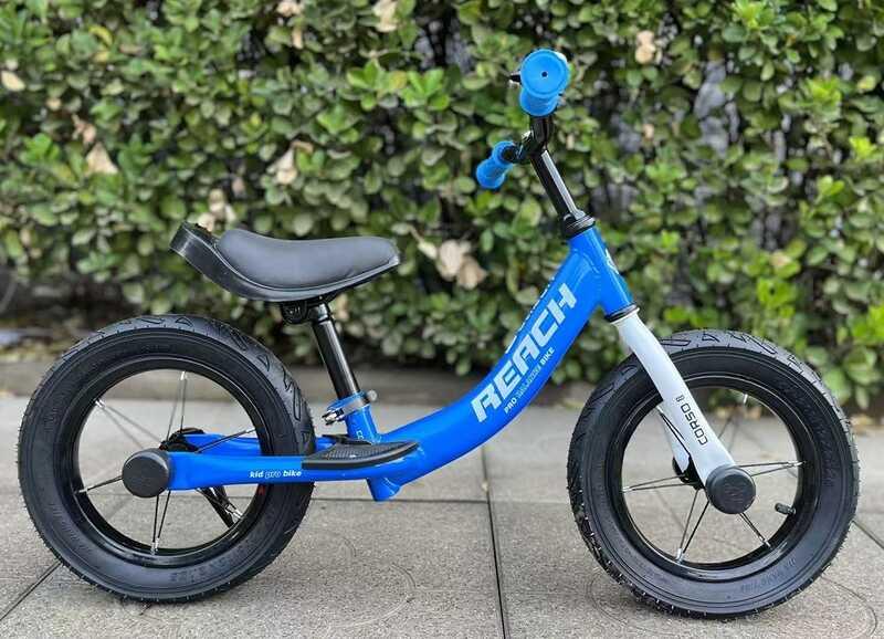 Велобіг дитячий 12 дюймів CORSO Reach RC-9082-47 Синій, надувні колеса, підніжка, підставка для ніг, біговел, фото 1