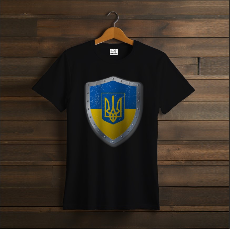 Футболка унісекс з принтом "Чорного кольору патріотичний щит герб України"