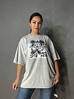 Футболка жіноча A-N 25008 оверсайз подовжена варена тай дай принт Міккі маус попереду з камінчиками one size, світло-сірий, one