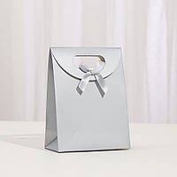 Пакет-коробка зі стрічкою на липучці білий 14х20х7 см