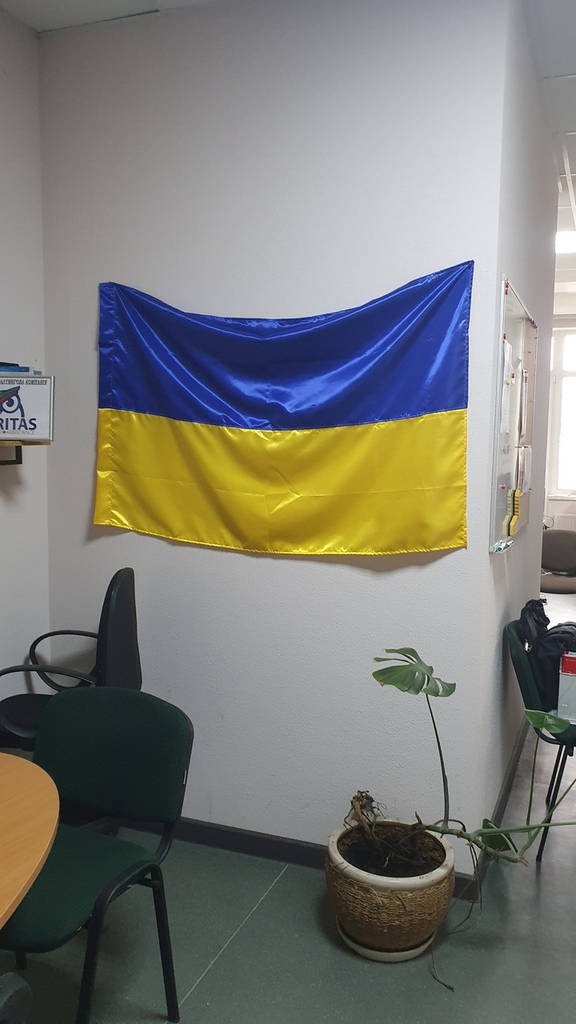 Прапор України великий з атласу 140х90см, карман під прапоршток - фото покупців 1