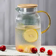 Скляний глечик з ребристою фактурою та золотою ручкою, 1500 мл (WAN)