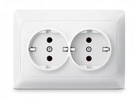 Розетка подвійна із заземленням біла TITANUM STANDARD