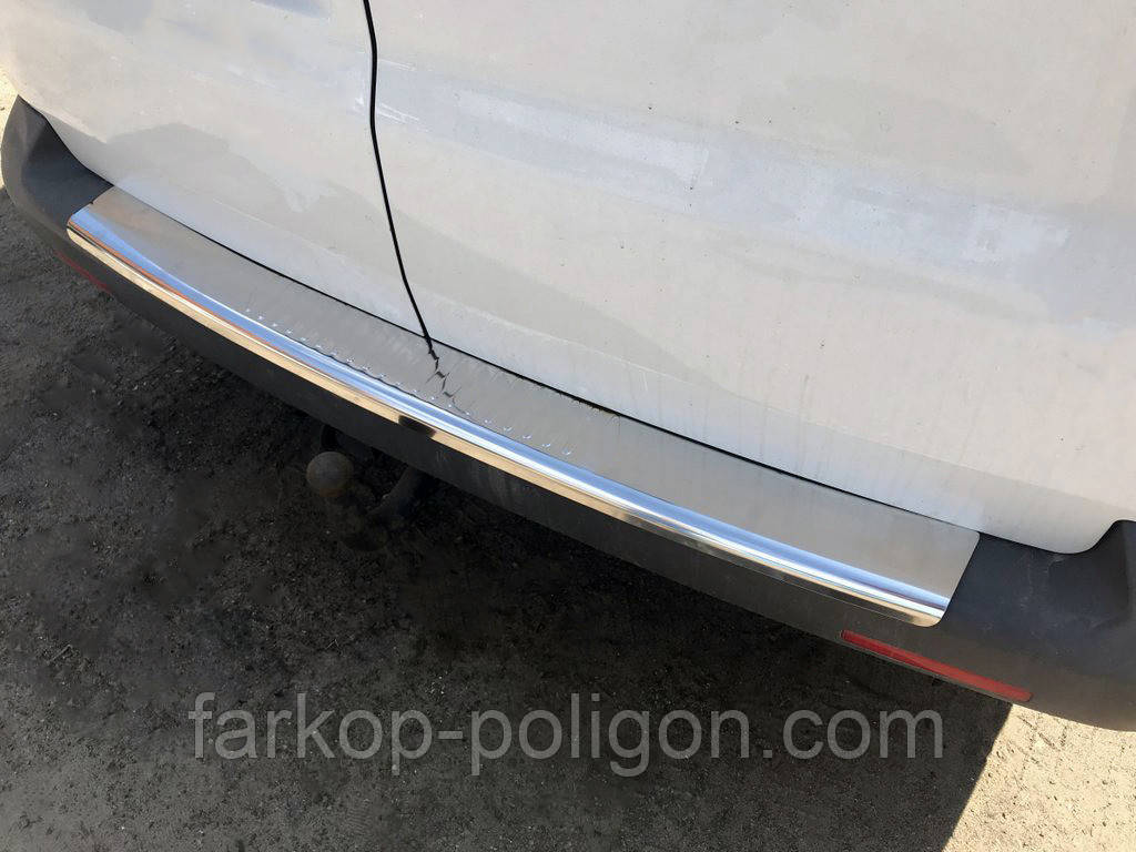 Накладка на задній бампер з загином (Carmos V1, сталь) для Volkswagen T5 Caravelle 2004-2010 рр