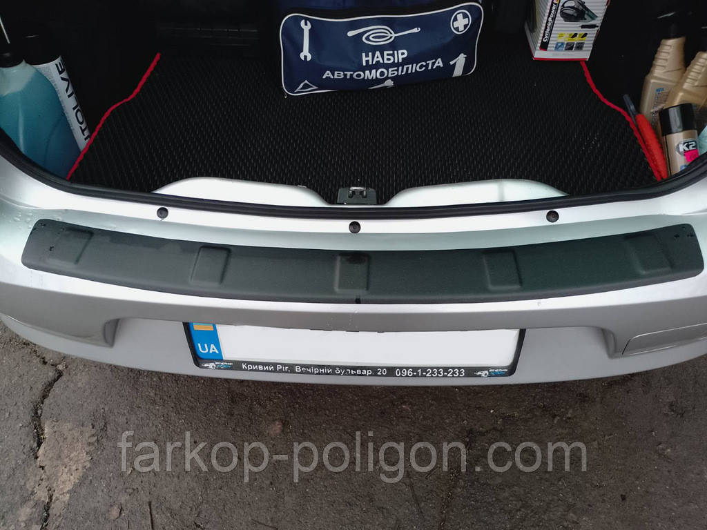 Накладка на задній бампер (SD, ABS, Esa) для Renault Logan I 2008-2013 рр