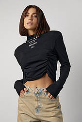Трикотажний жіночий гольф із драпіруванням і написами — чорний колір, ONE SIZE (є розміри)