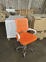 Стілець офісний колір помаранчевий