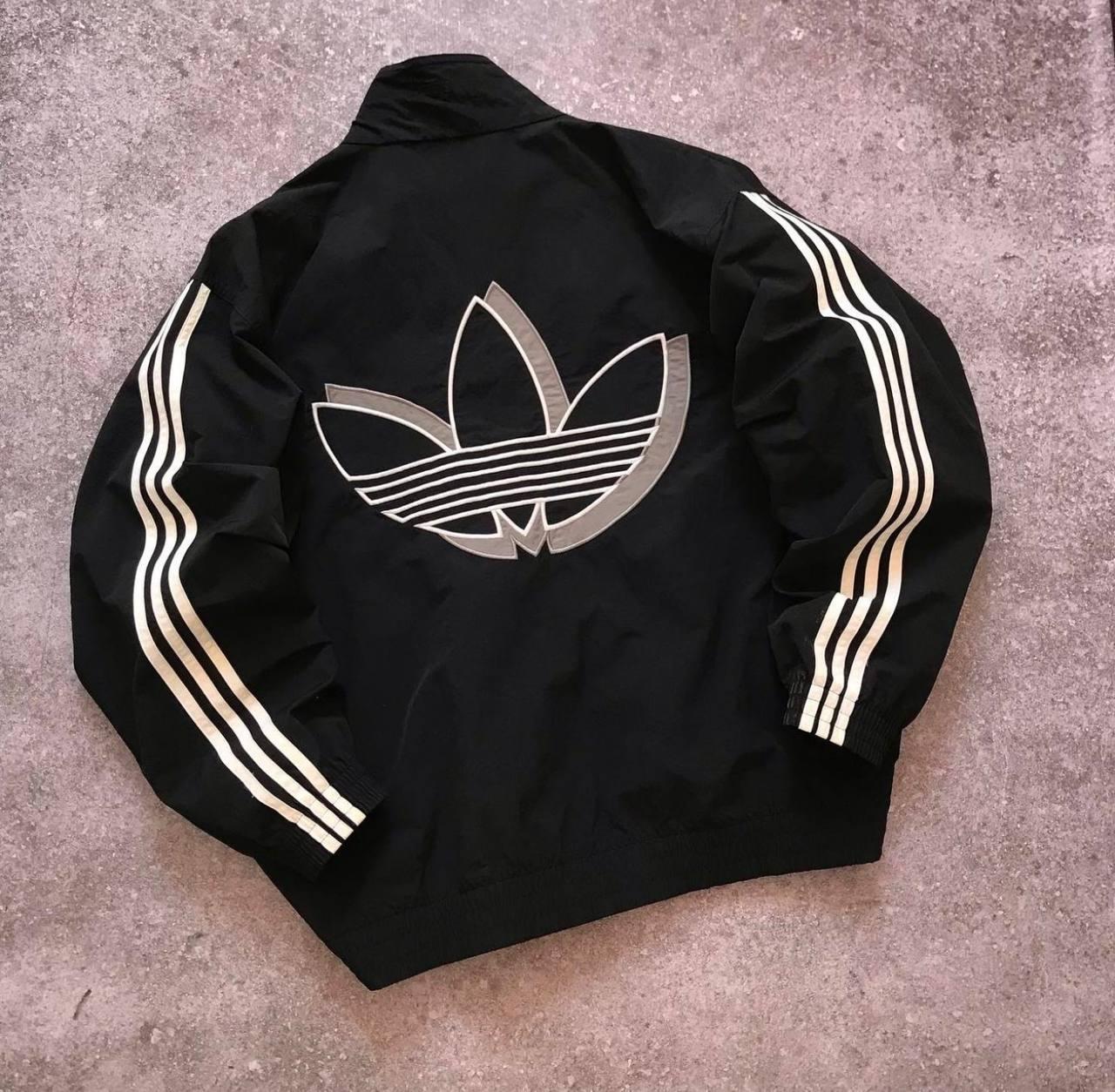 Вітрівка жіноча Adidas з лампасами весняна осіння спортивна куртка адідас чорна